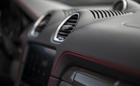 2020 Porsche 718 Boxster GTS 4.0 (Color: Carmine Red) Interior Detail Wallpapers 450x275 (117)