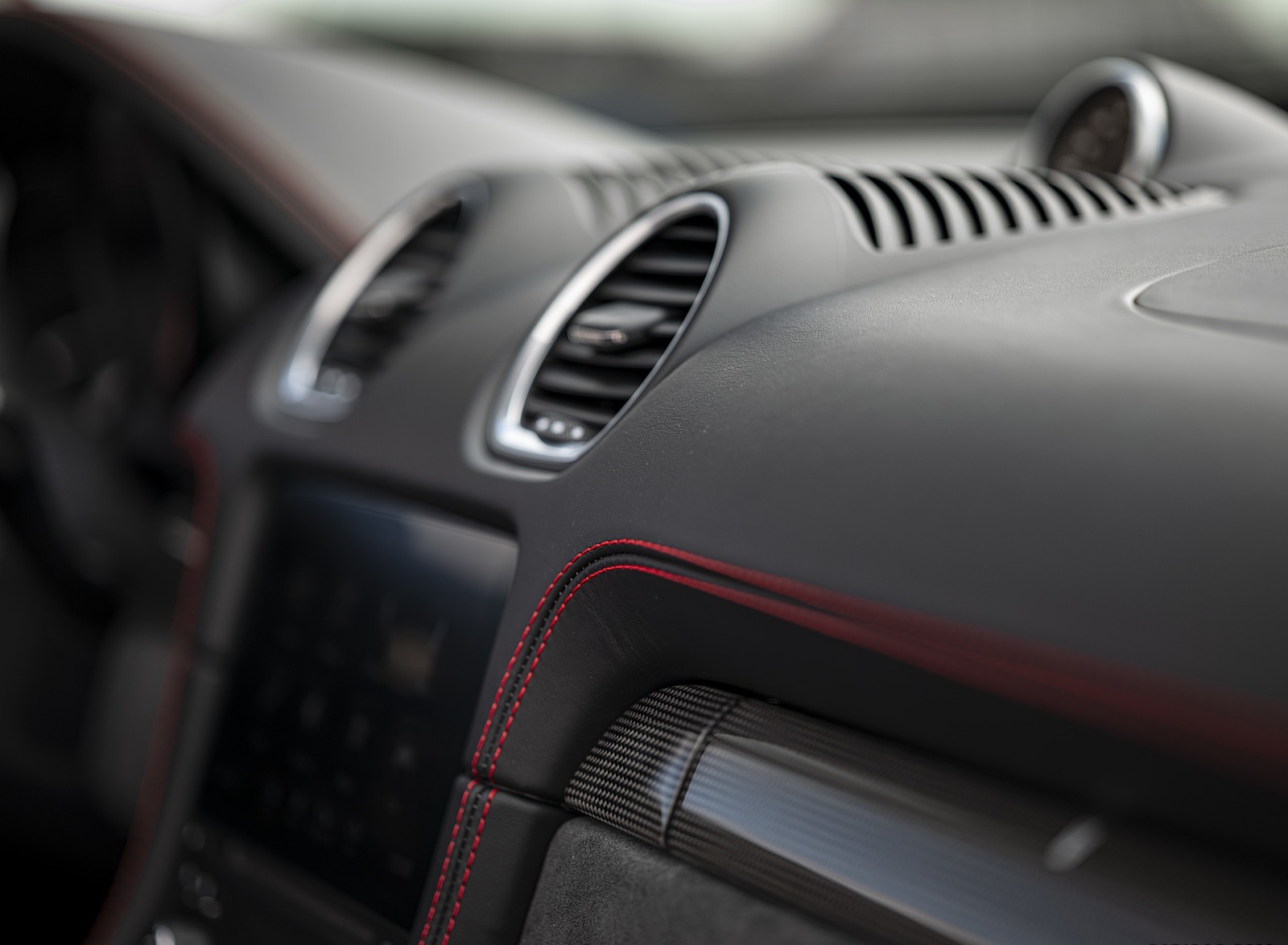 2020 Porsche 718 Boxster GTS 4.0 (Color: Carmine Red) Interior Detail Wallpapers #117 of 191