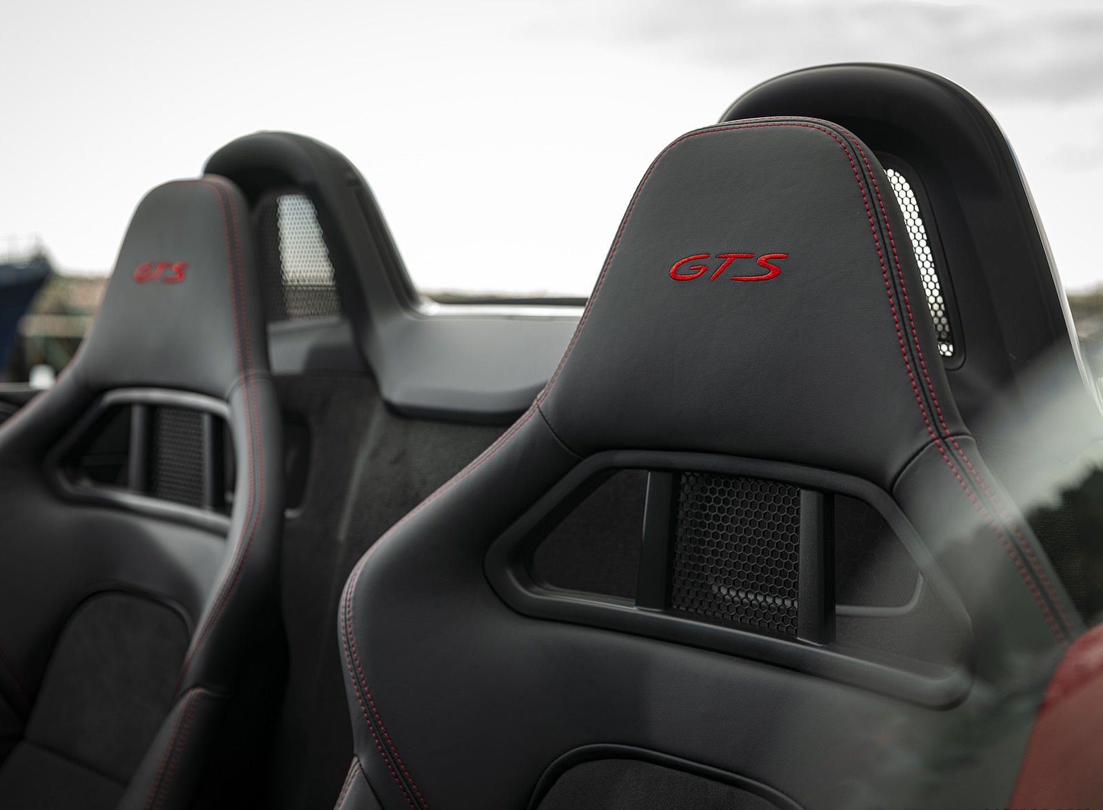 2020 Porsche 718 Boxster GTS 4.0 (Color: Carmine Red) Interior Seats Wallpapers #112 of 191