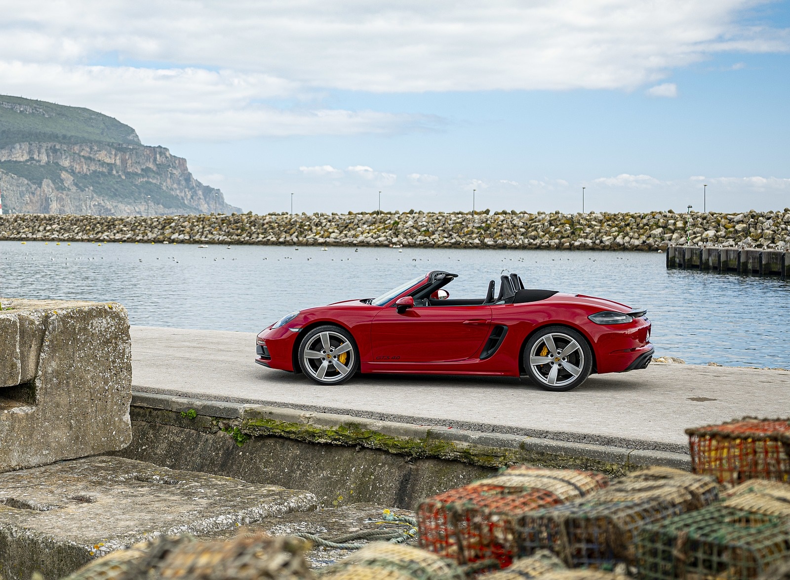 2020 Porsche 718 Boxster GTS 4.0 (Color: Carmine Red) Side Wallpapers #98 of 191