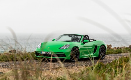 2020 Porsche 718 Boxster GTS 4.0 (Color: Phyton Green) Front Three-Quarter Wallpapers 450x275 (21)