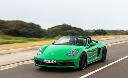 2020 Porsche 718 Boxster GTS 4.0 (Color: Phyton Green) Front Three-Quarter Wallpapers 450x275 (6)