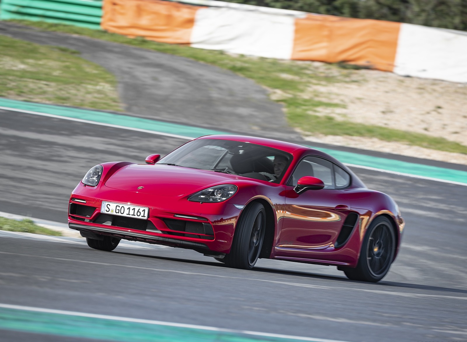 2020 Porsche 718 Cayman GTS 4.0 (Color: Carmine Red) Front Three-Quarter Wallpapers #13 of 192