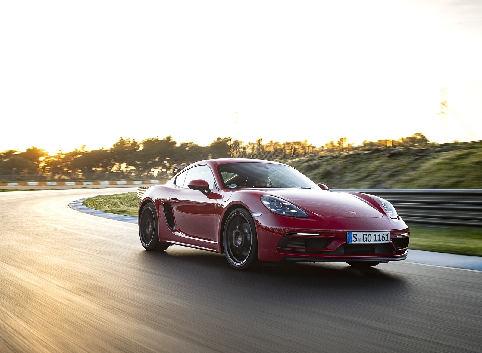 2020 Porsche 718 Cayman GTS 4.0 (Color: Carmine Red) Front Three-Quarter Wallpapers #2 of 192