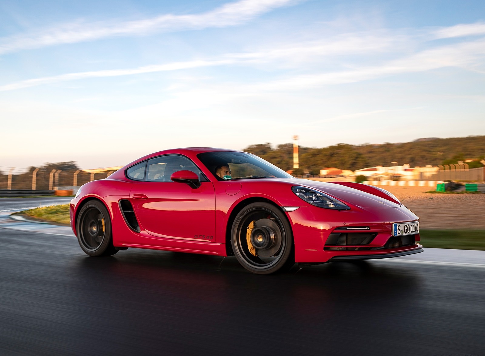 2020 Porsche 718 Cayman GTS 4.0 (Color: Carmine Red) Front Three-Quarter Wallpapers #16 of 192