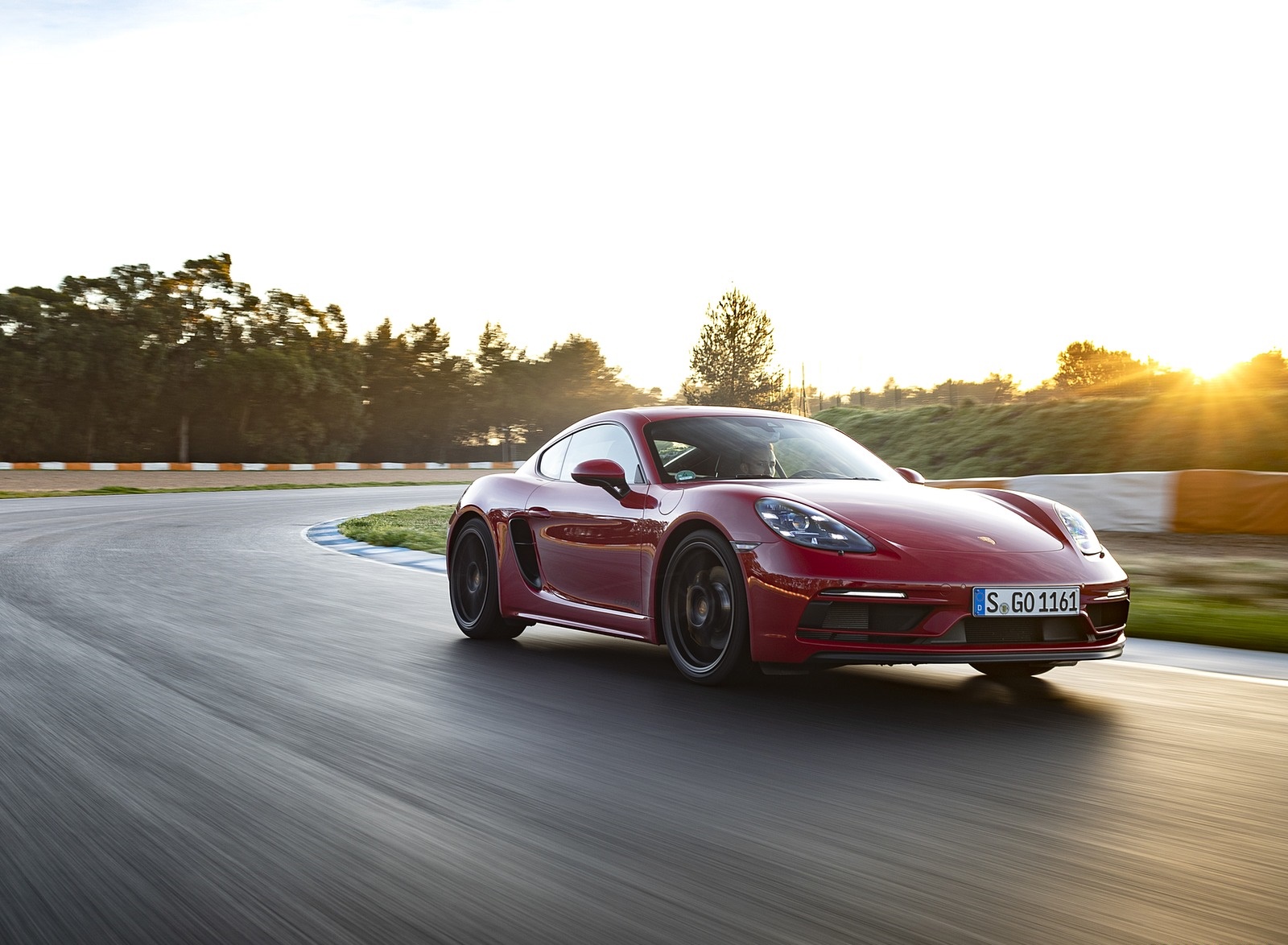 2020 Porsche 718 Cayman GTS 4.0 (Color: Carmine Red) Front Three-Quarter Wallpapers #4 of 192