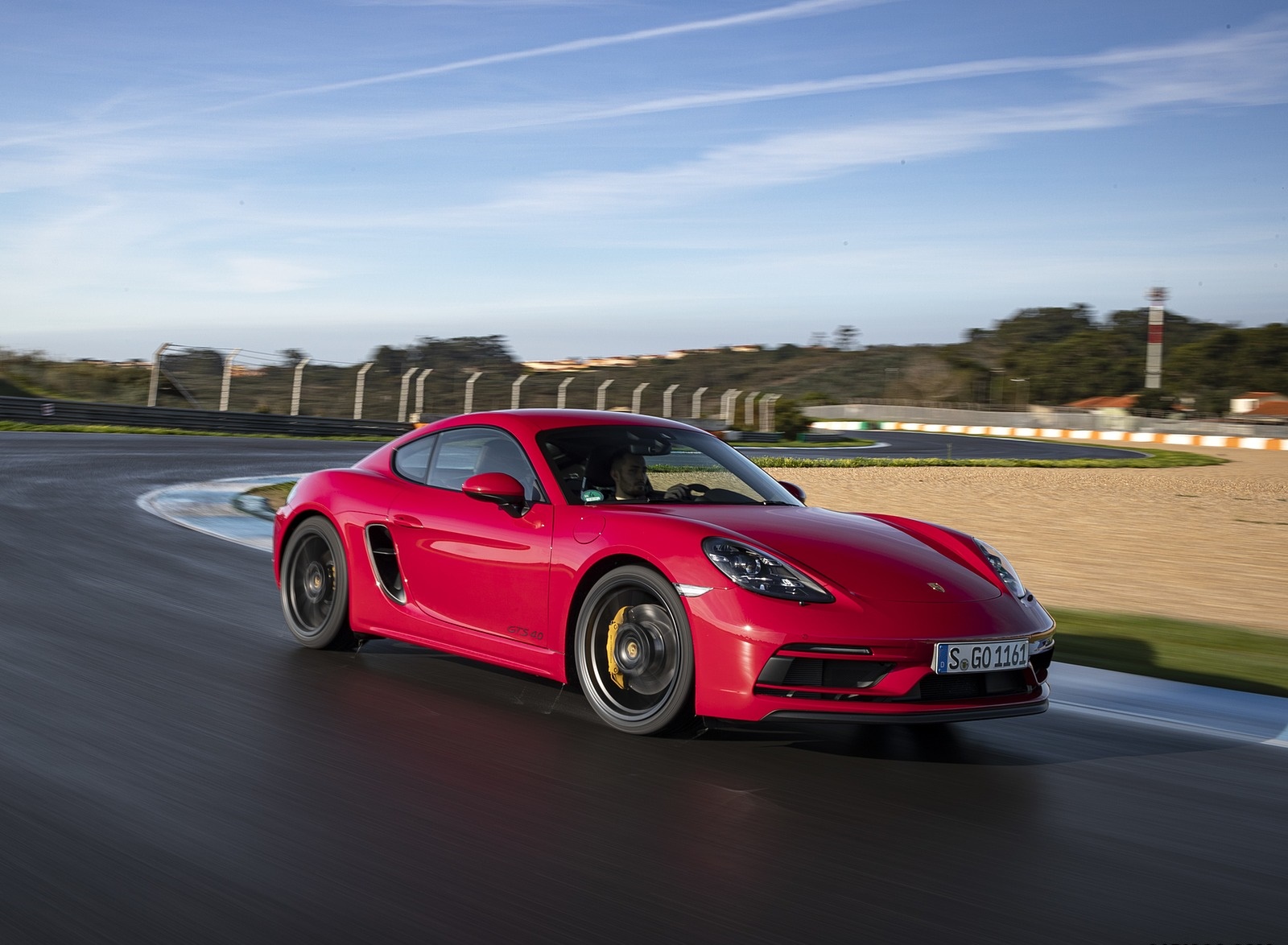 2020 Porsche 718 Cayman GTS 4.0 (Color: Carmine Red) Front Three-Quarter Wallpapers #17 of 192