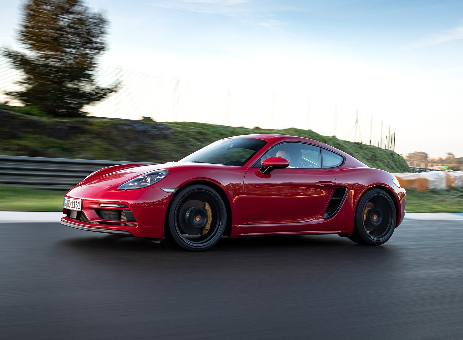 2020 Porsche 718 Cayman GTS 4.0 (Color: Carmine Red) Front Three-Quarter Wallpapers (5)