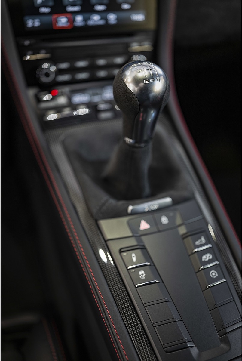 2020 Porsche 718 Cayman GTS 4.0 (Color: Carmine Red) Interior Detail Wallpapers #57 of 192