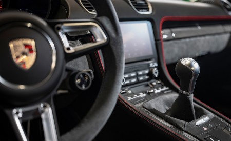 2020 Porsche 718 Cayman GTS 4.0 (Color: Carmine Red) Interior Detail Wallpapers 450x275 (58)