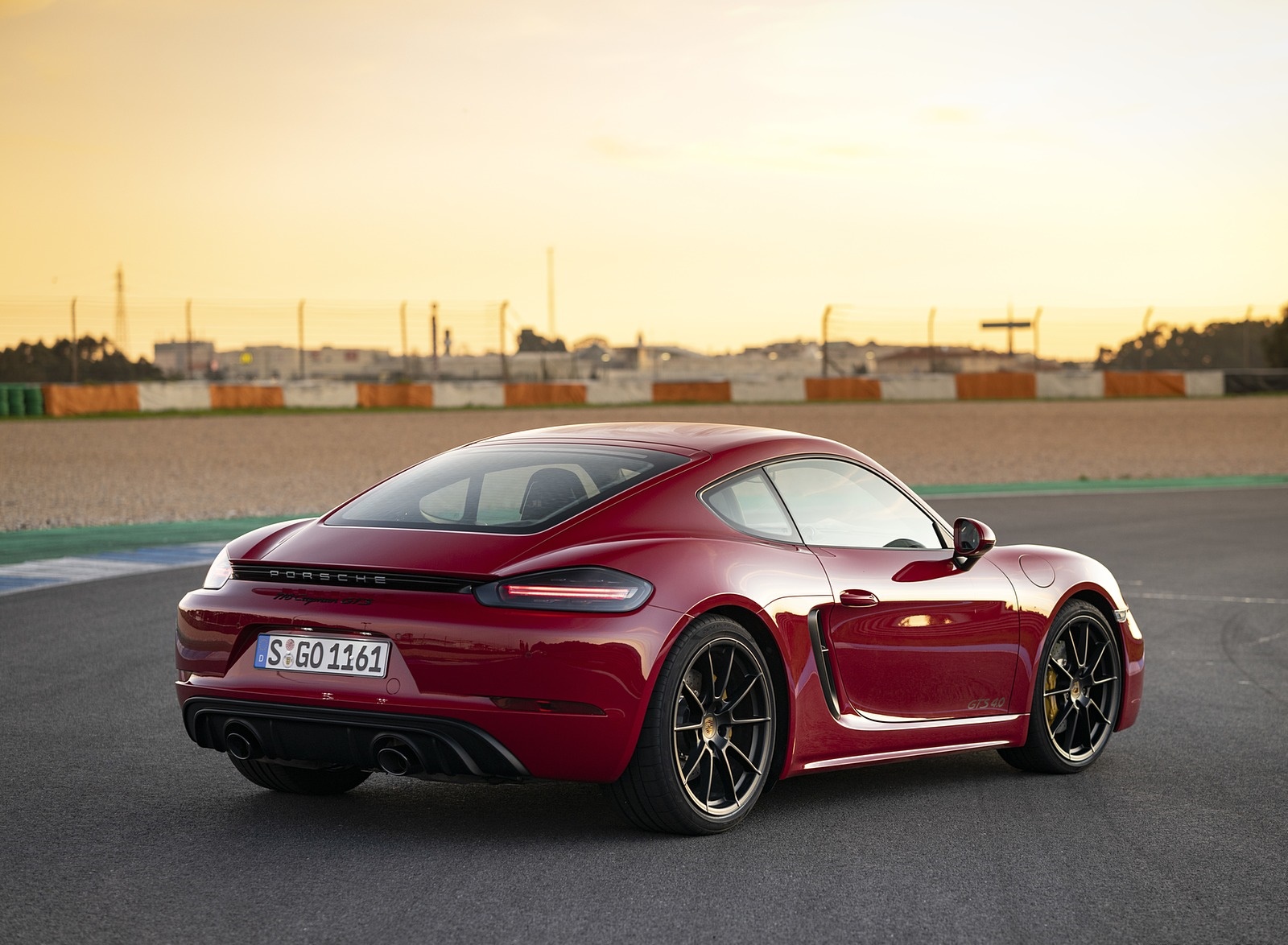 2020 Porsche 718 Cayman GTS 4.0 (Color: Carmine Red) Rear Three-Quarter Wallpapers #29 of 192
