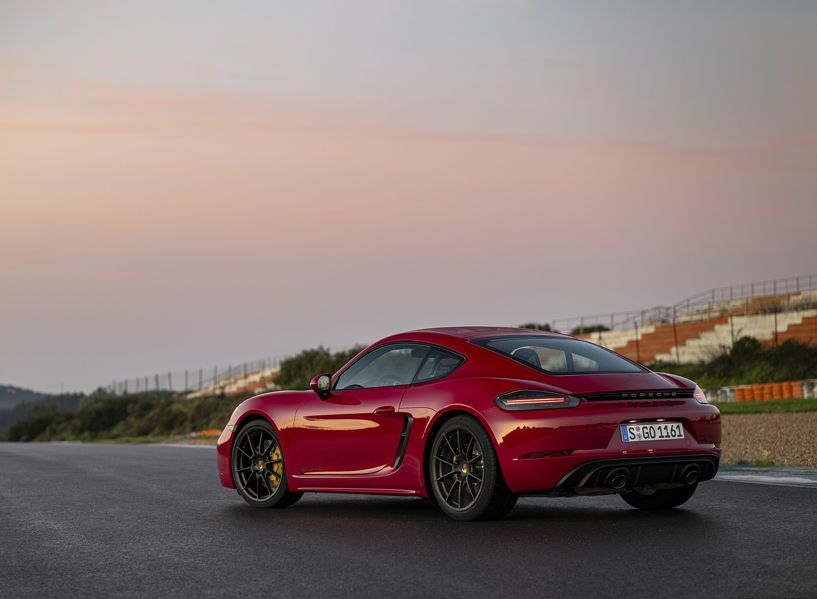 2020 Porsche 718 Cayman GTS 4.0 (Color: Carmine Red) Rear Three-Quarter Wallpapers #30 of 192