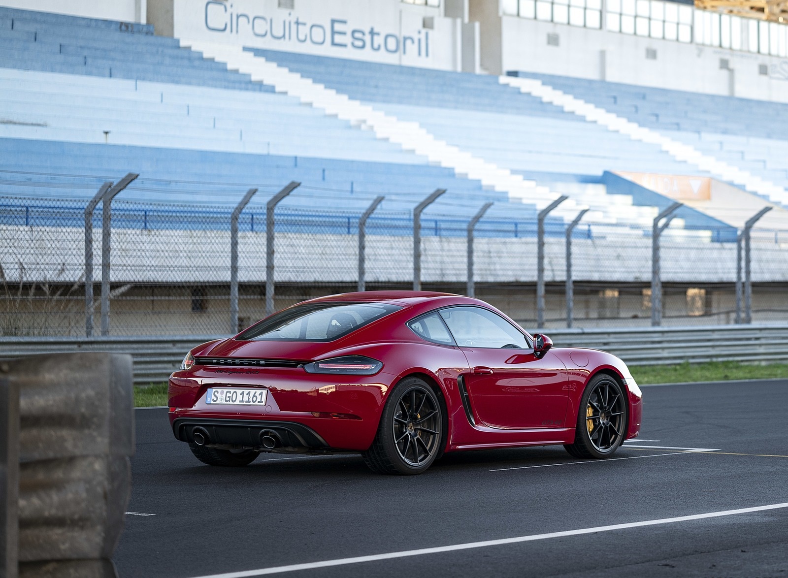 2020 Porsche 718 Cayman GTS 4.0 (Color: Carmine Red) Rear Three-Quarter Wallpapers #31 of 192