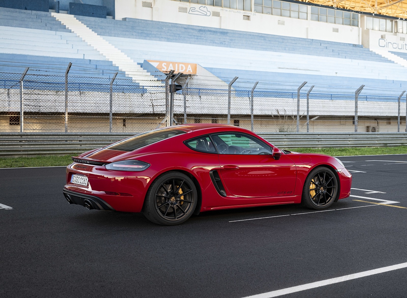 2020 Porsche 718 Cayman GTS 4.0 (Color: Carmine Red) Rear Three-Quarter Wallpapers #32 of 192