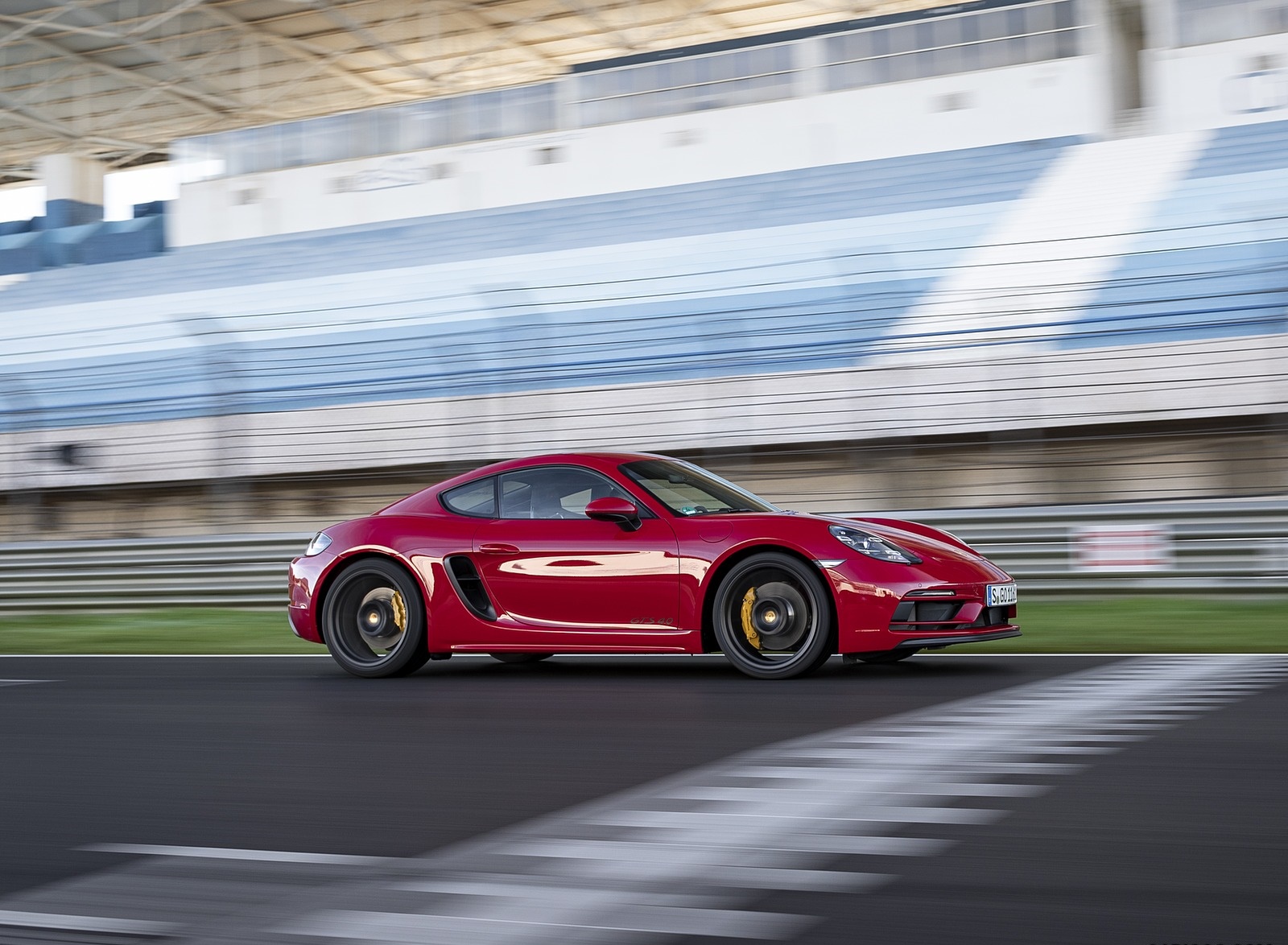 2020 Porsche 718 Cayman GTS 4.0 (Color: Carmine Red) Side Wallpapers #22 of 192