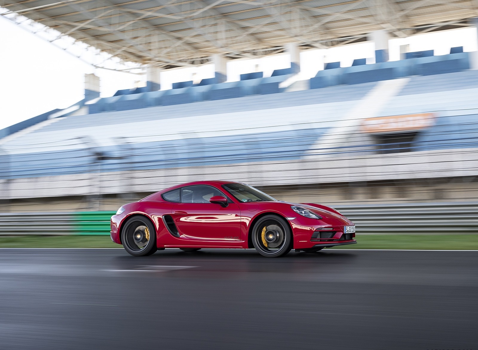 2020 Porsche 718 Cayman GTS 4.0 (Color: Carmine Red) Side Wallpapers #23 of 192