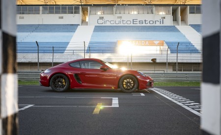 2020 Porsche 718 Cayman GTS 4.0 (Color: Carmine Red) Side Wallpapers 450x275 (37)