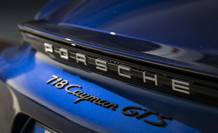 2020 Porsche 718 Cayman GTS 4.0 (Color: Gentian Blue Metallic) Badge Wallpapers 450x275 (175)