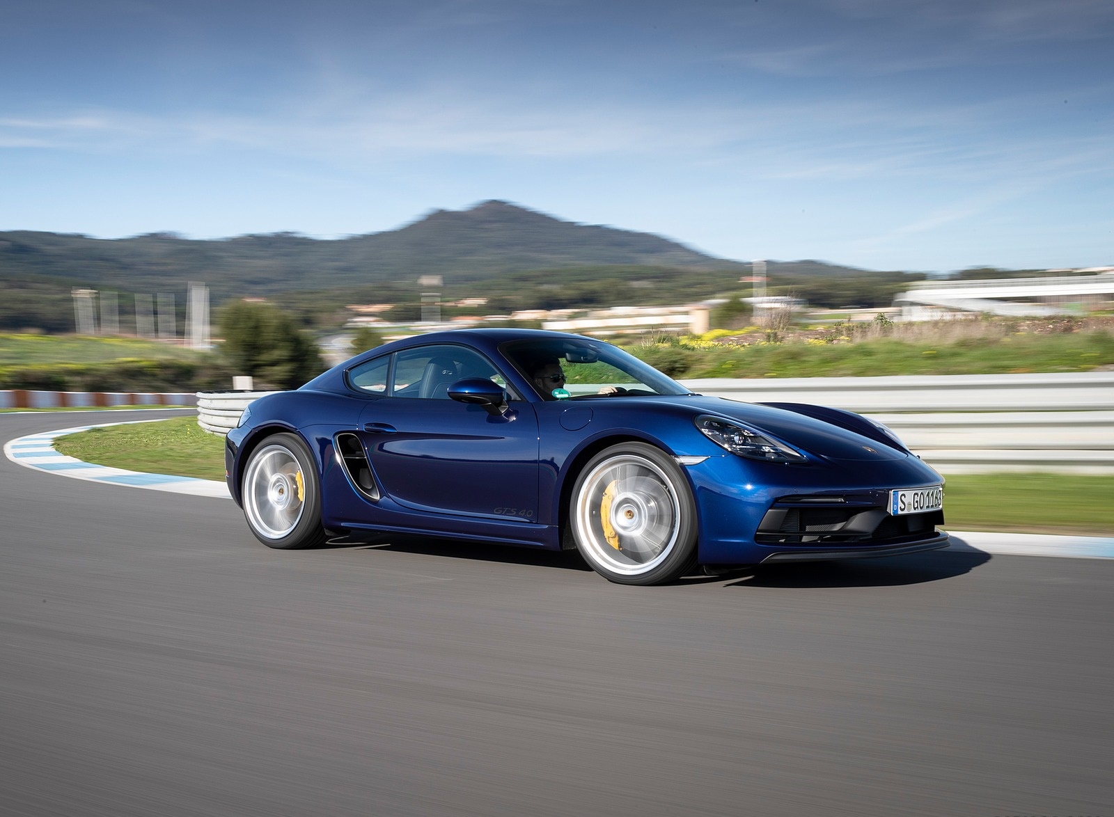 2020 Porsche 718 Cayman GTS 4.0 (Color: Gentian Blue Metallic) Front Three-Quarter Wallpapers #147 of 192