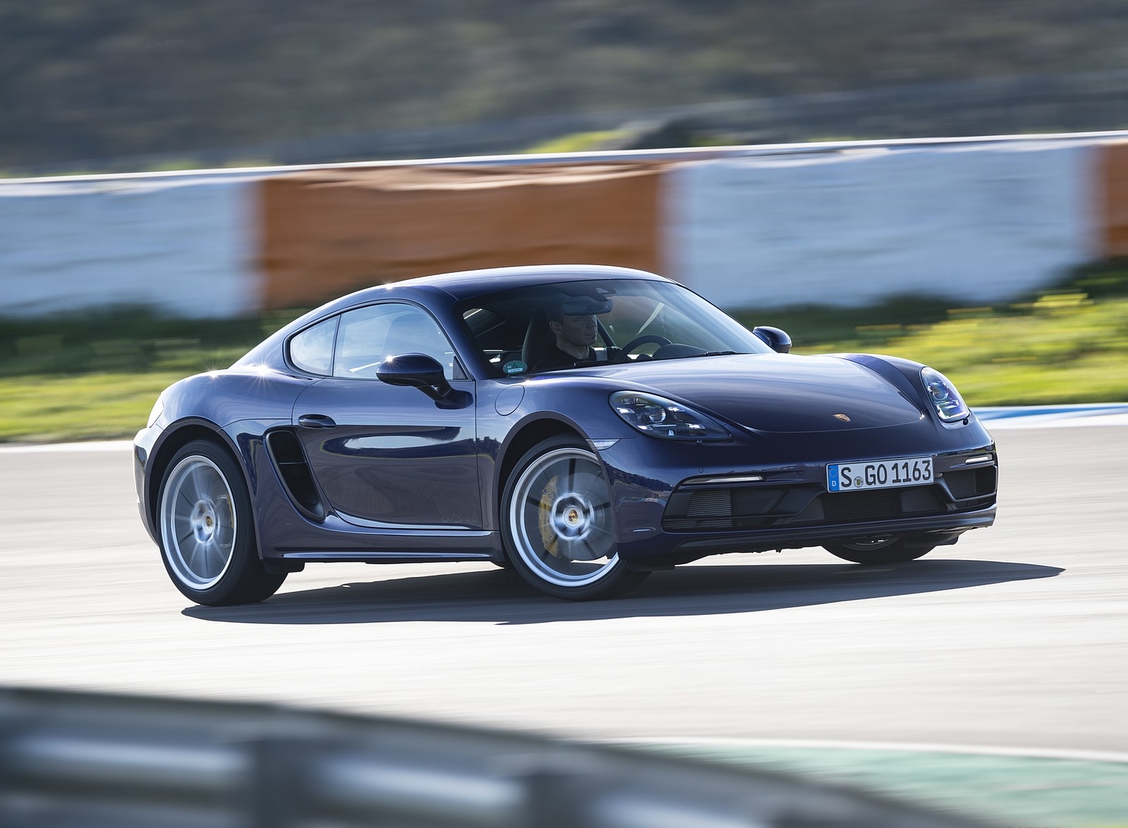 2020 Porsche 718 Cayman GTS 4.0 (Color: Gentian Blue Metallic) Front Three-Quarter Wallpapers #148 of 192