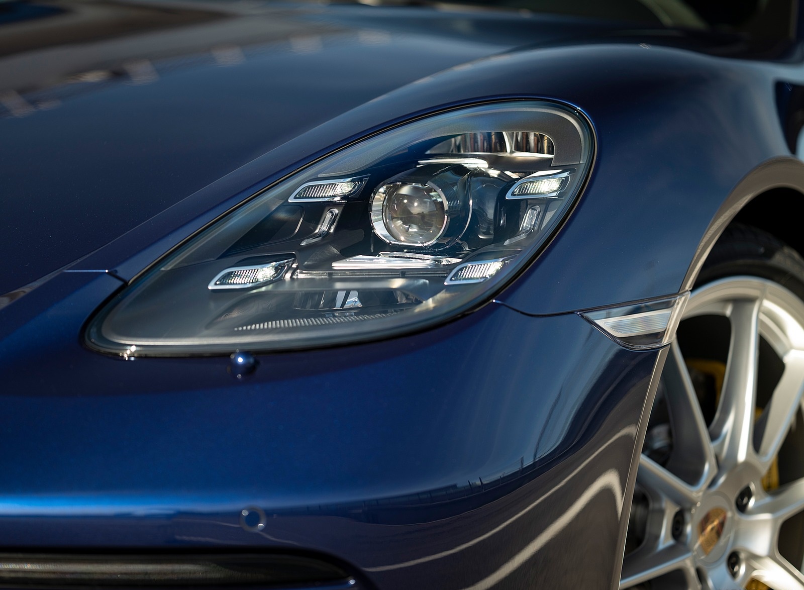 2020 Porsche 718 Cayman GTS 4.0 (Color: Gentian Blue Metallic) Headlight Wallpapers #171 of 192