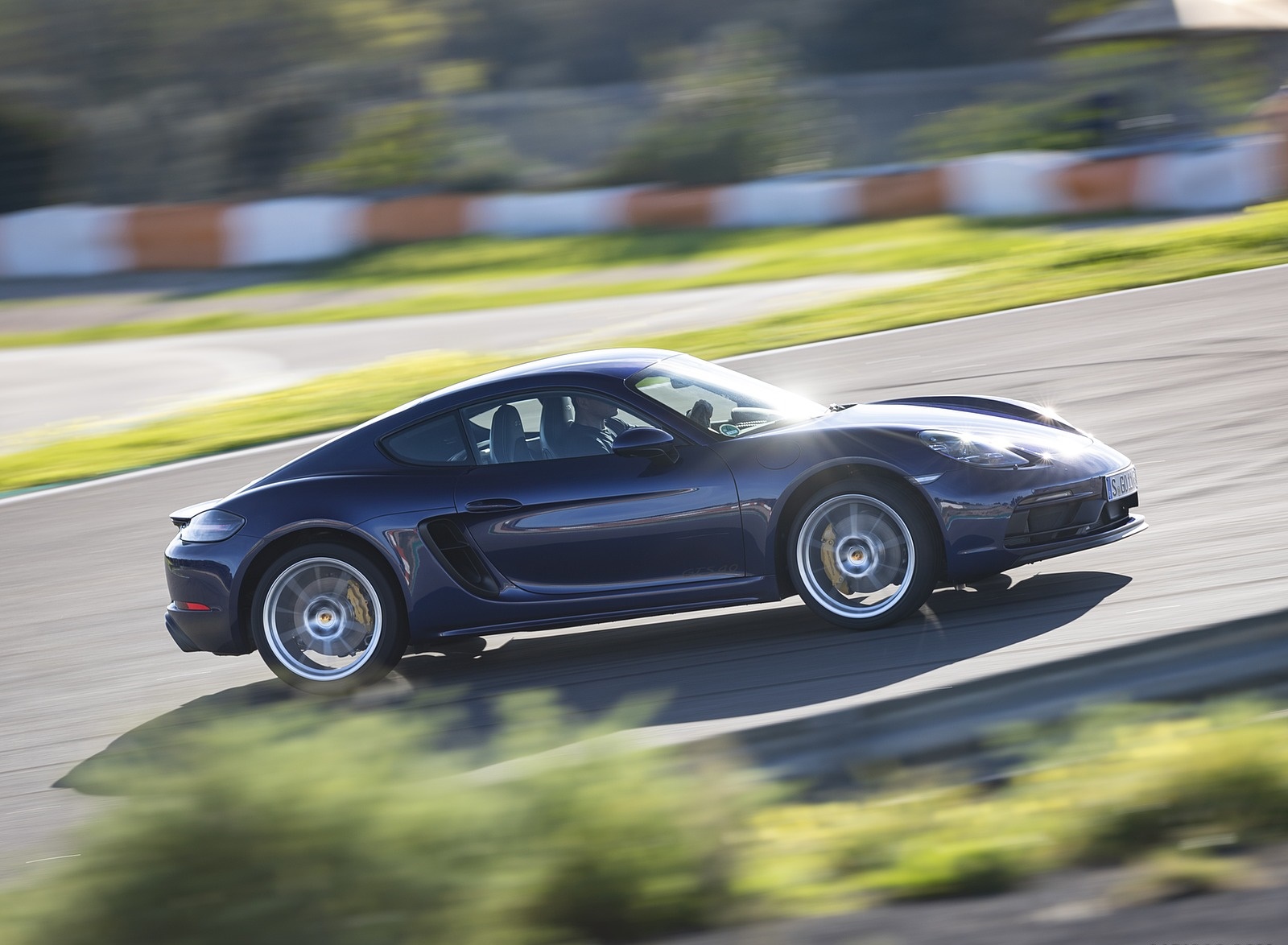 2020 Porsche 718 Cayman GTS 4.0 (Color: Gentian Blue Metallic) Side Wallpapers #155 of 192