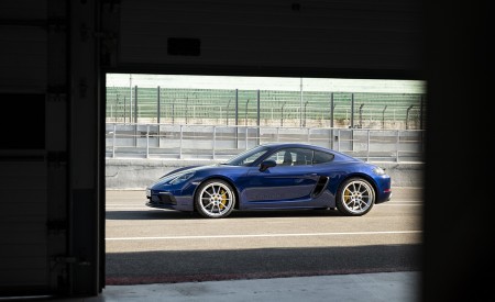 2020 Porsche 718 Cayman GTS 4.0 (Color: Gentian Blue Metallic) Side Wallpapers 450x275 (164)