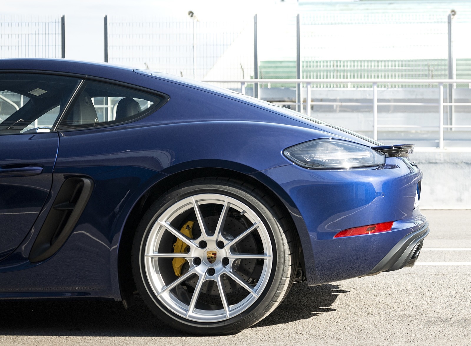 2020 Porsche 718 Cayman GTS 4.0 (Color: Gentian Blue Metallic) Wheel Wallpapers #167 of 192