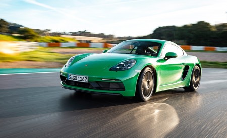 2020 Porsche 718 Cayman GTS 4.0 (Color: Phyton Green) Front Three-Quarter Wallpapers 450x275 (73)