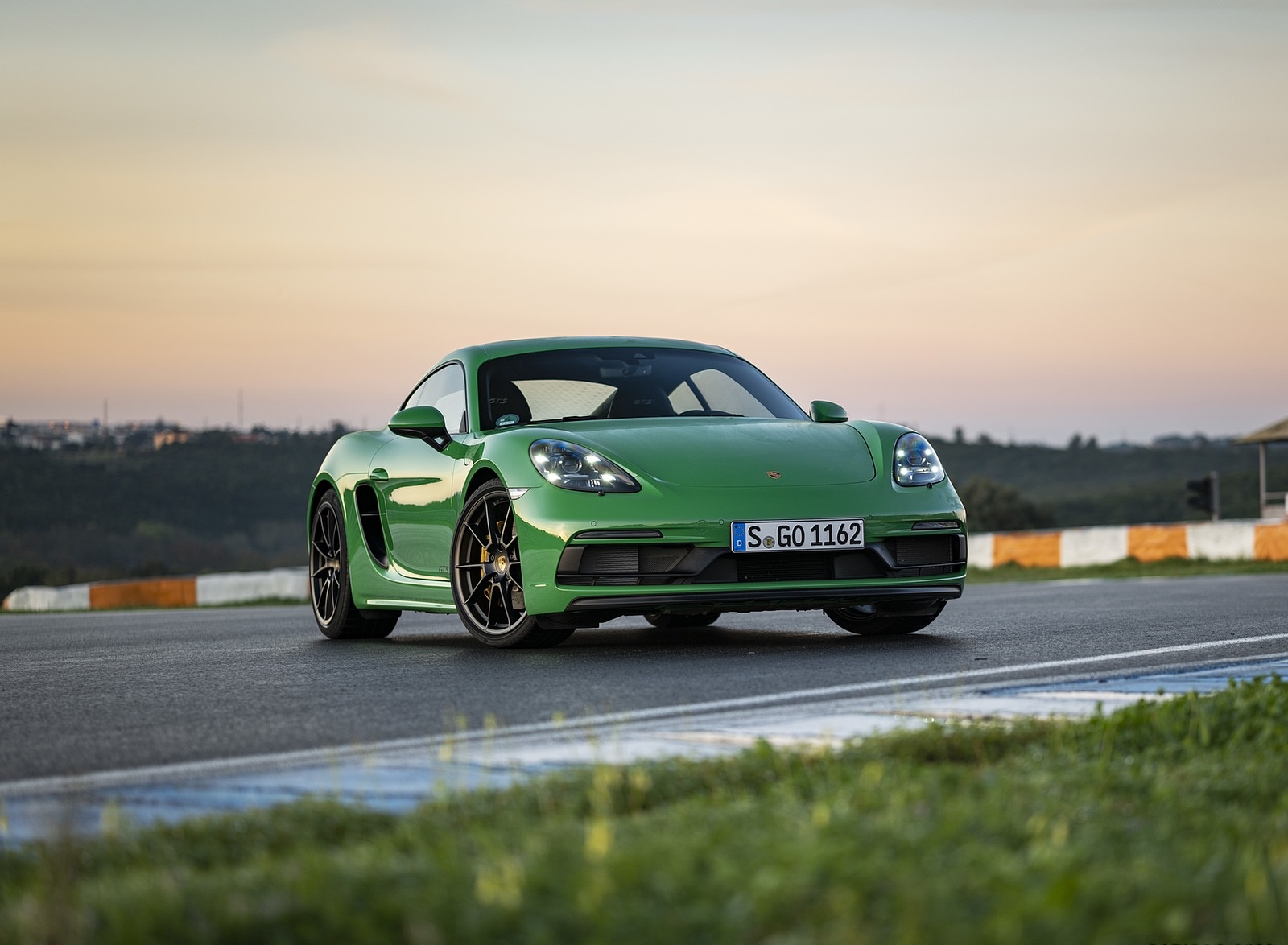 2020 Porsche 718 Cayman GTS 4.0 (Color: Phyton Green) Front Three-Quarter Wallpapers #88 of 192