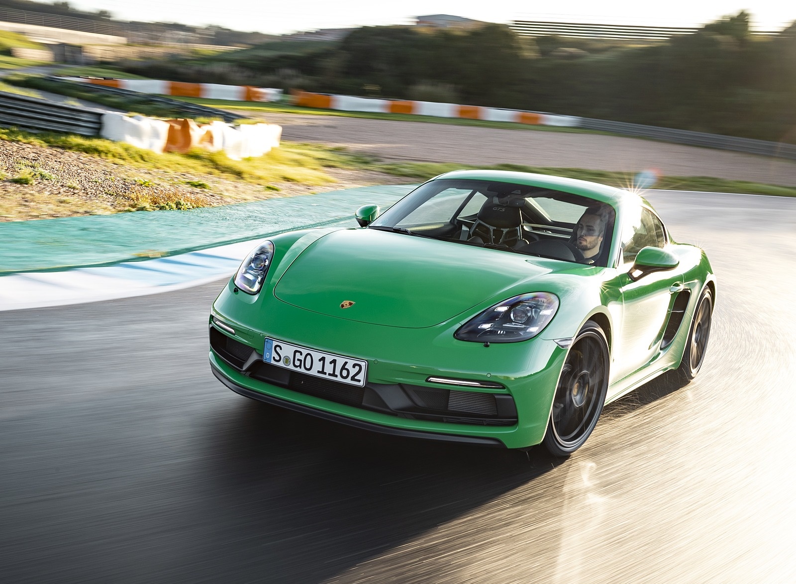 2020 Porsche 718 Cayman GTS 4.0 (Color: Phyton Green) Front Three-Quarter Wallpapers #74 of 192