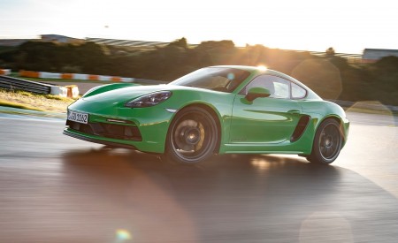 2020 Porsche 718 Cayman GTS 4.0 (Color: Phyton Green) Front Three-Quarter Wallpapers 450x275 (62)