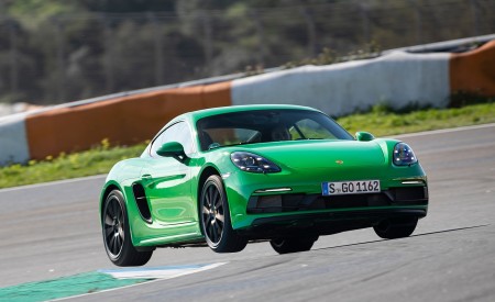 2020 Porsche 718 Cayman GTS 4.0 (Color: Phyton Green) Front Three-Quarter Wallpapers 450x275 (75)