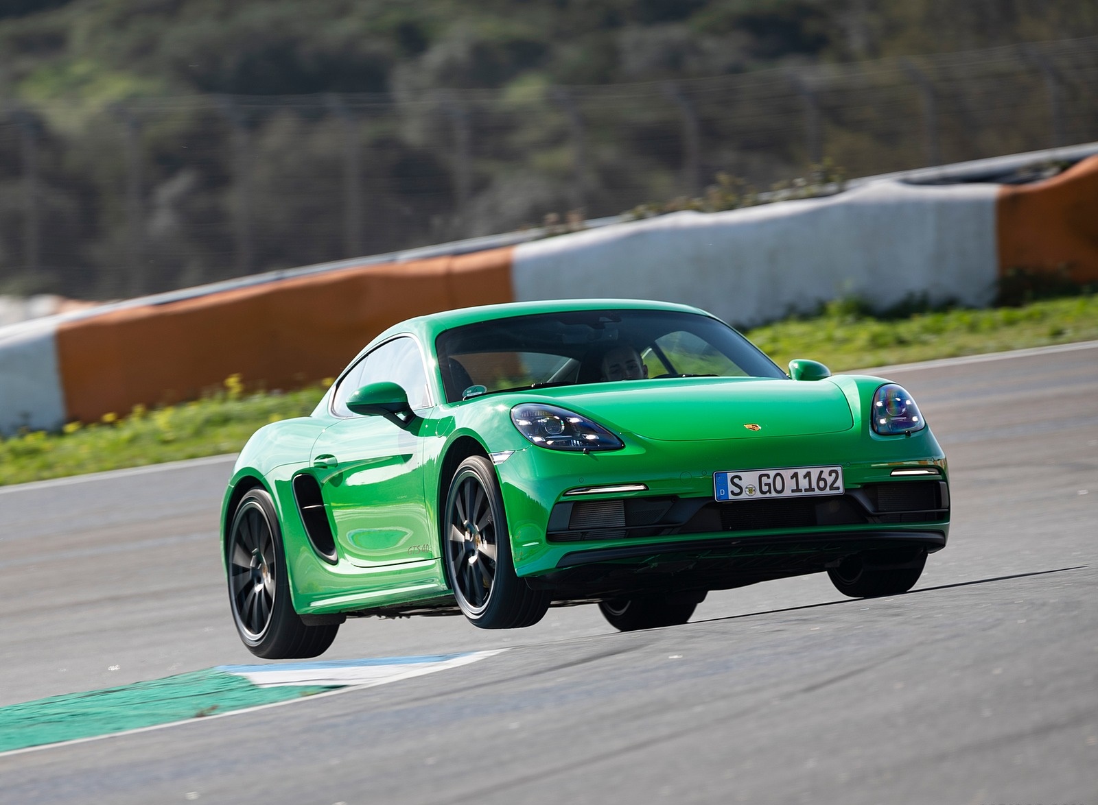 2020 Porsche 718 Cayman GTS 4.0 (Color: Phyton Green) Front Three-Quarter Wallpapers #75 of 192