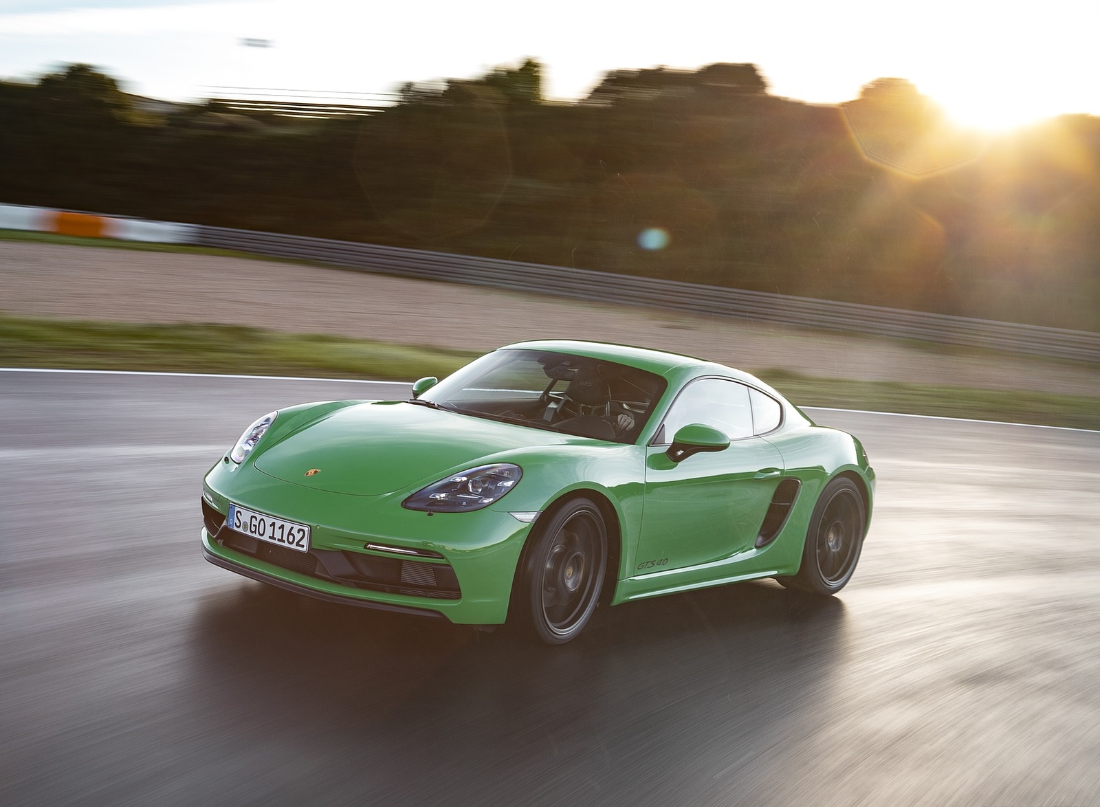 2020 Porsche 718 Cayman GTS 4.0 (Color: Phyton Green) Front Three-Quarter Wallpapers #63 of 192