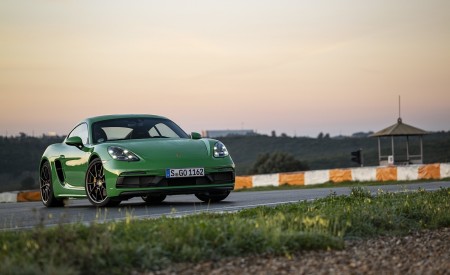 2020 Porsche 718 Cayman GTS 4.0 (Color: Phyton Green) Front Three-Quarter Wallpapers 450x275 (90)
