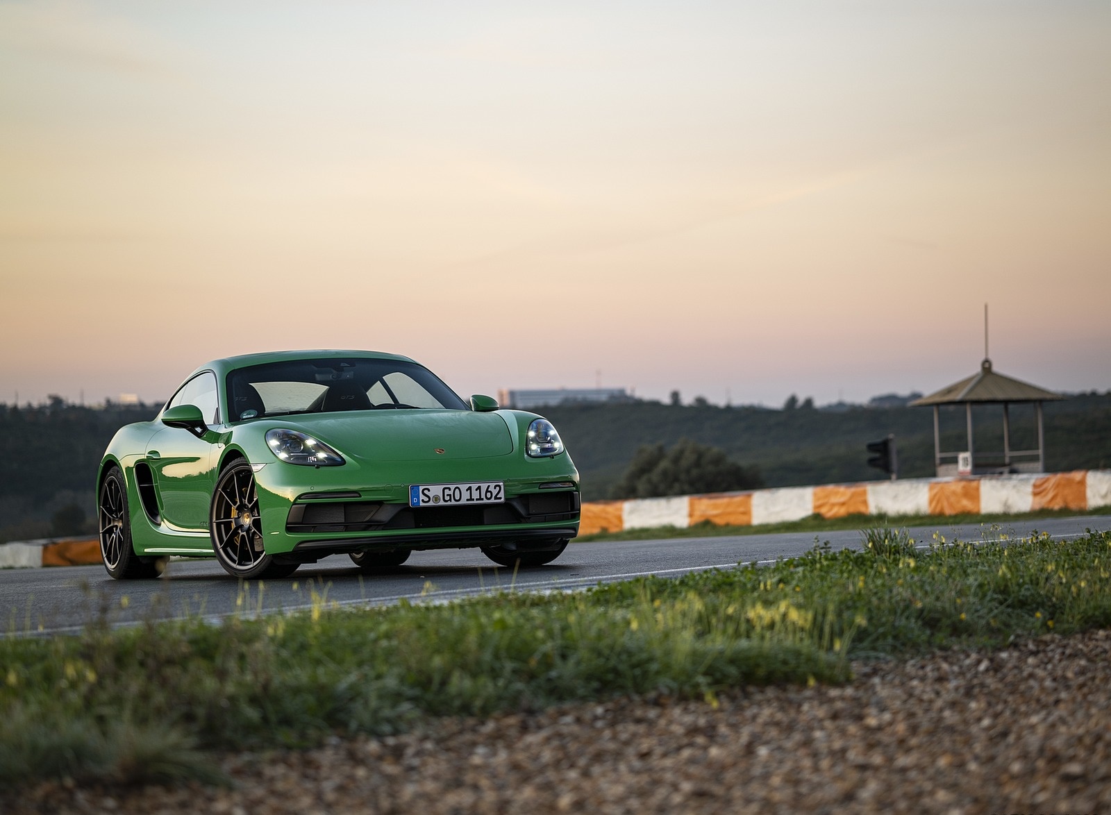 2020 Porsche 718 Cayman GTS 4.0 (Color: Phyton Green) Front Three-Quarter Wallpapers #90 of 192