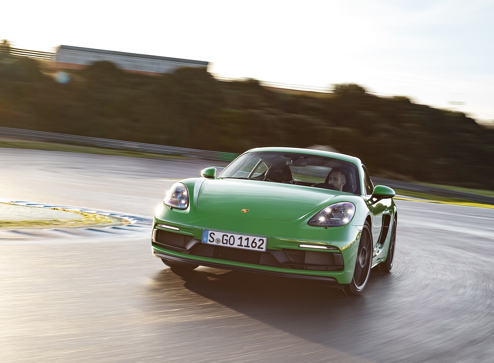 2020 Porsche 718 Cayman GTS 4.0 (Color: Phyton Green) Front Three-Quarter Wallpapers #64 of 192