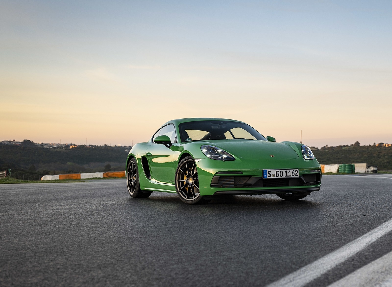2020 Porsche 718 Cayman GTS 4.0 (Color: Phyton Green) Front Three-Quarter Wallpapers #91 of 192