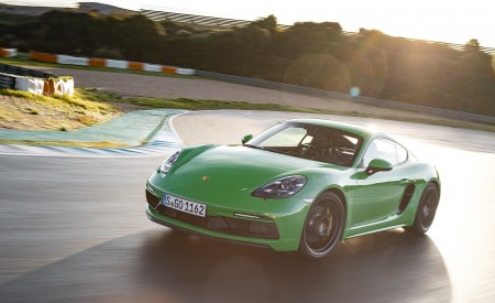 2020 Porsche 718 Cayman GTS 4.0 (Color: Phyton Green) Front Three-Quarter Wallpapers 450x275 (65)