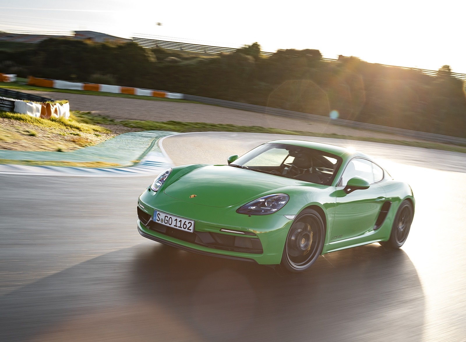2020 Porsche 718 Cayman GTS 4.0 (Color: Phyton Green) Front Three-Quarter Wallpapers #65 of 192