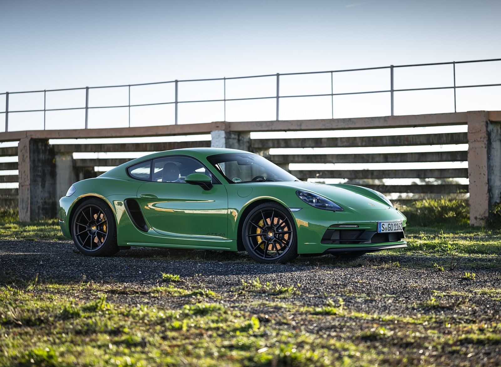 2020 Porsche 718 Cayman GTS 4.0 (Color: Phyton Green) Front Three-Quarter Wallpapers #92 of 192
