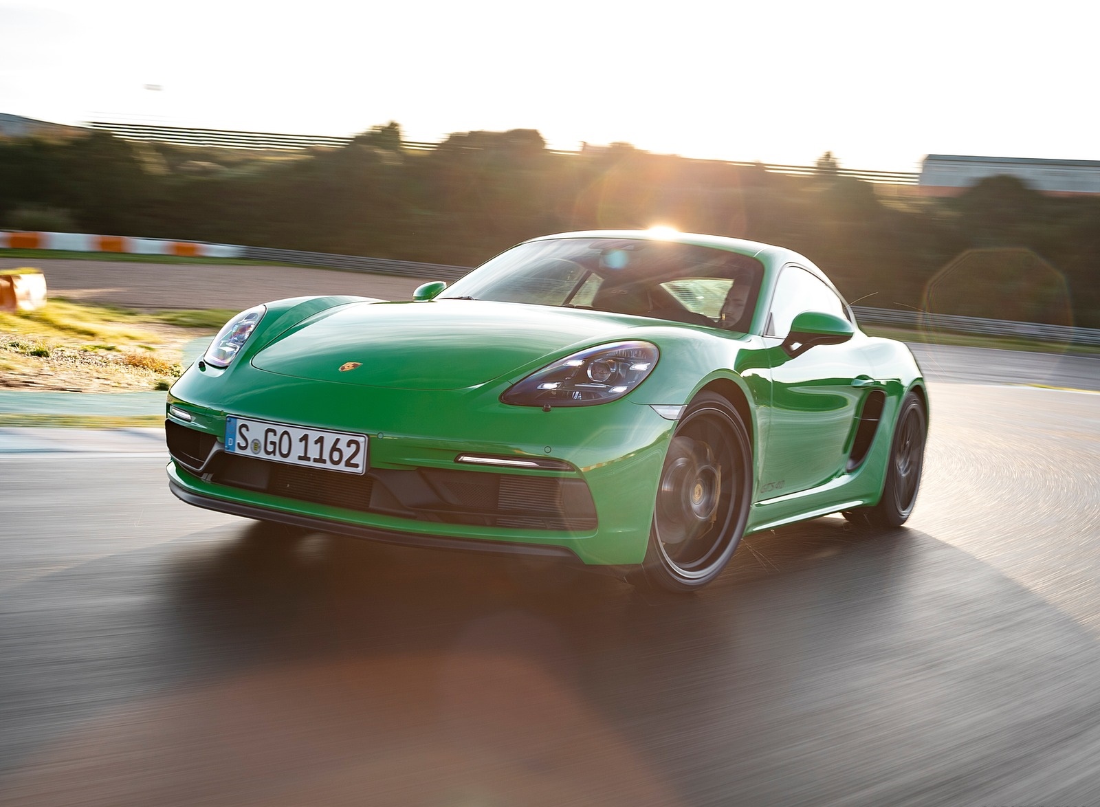 2020 Porsche 718 Cayman GTS 4.0 (Color: Phyton Green) Front Three-Quarter Wallpapers #66 of 192