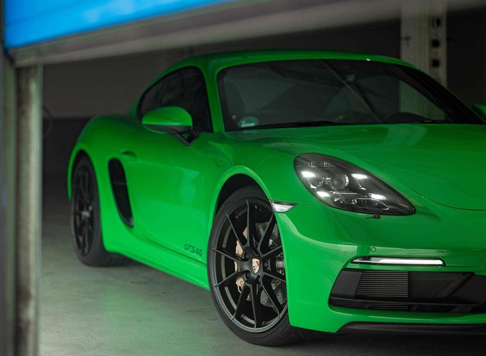 2020 Porsche 718 Cayman GTS 4.0 (Color: Phyton Green) Headlight Wallpapers #105 of 192