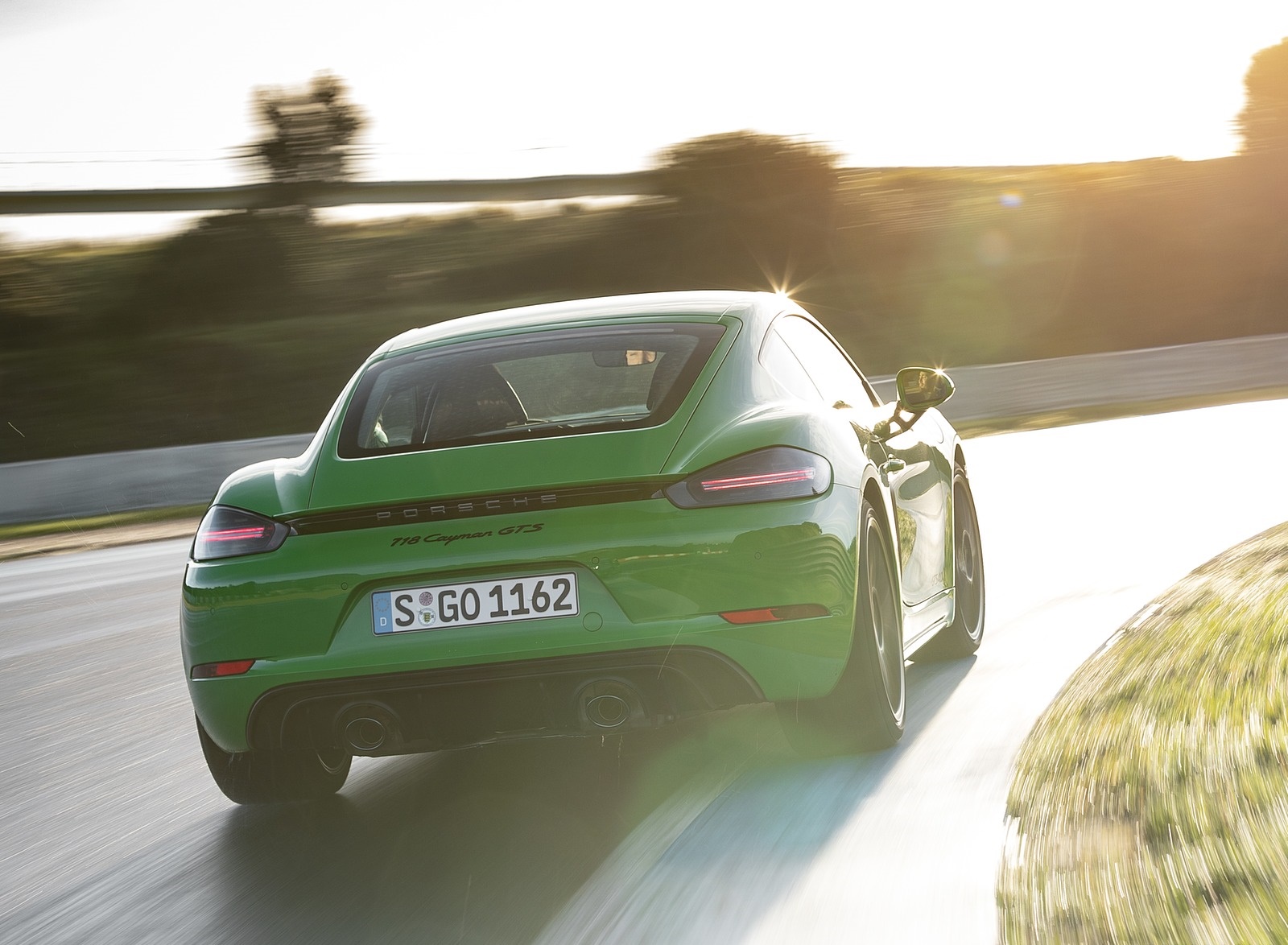 2020 Porsche 718 Cayman GTS 4.0 (Color: Phyton Green) Rear Wallpapers #69 of 192