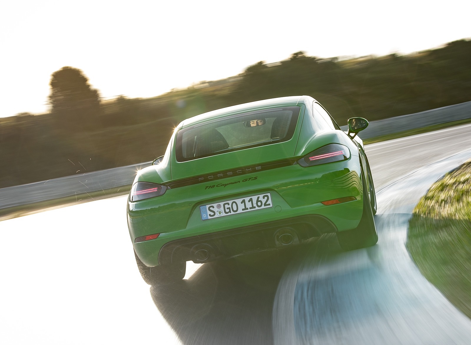 2020 Porsche 718 Cayman GTS 4.0 (Color: Phyton Green) Rear Wallpapers #70 of 192
