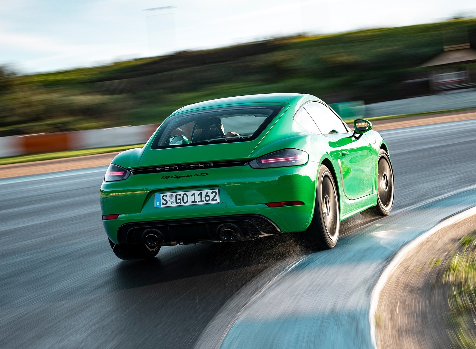 2020 Porsche 718 Cayman GTS 4.0 (Color: Phyton Green) Rear Wallpapers #71 of 192