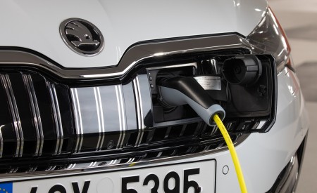 2020 Skoda Superb iV Plug-In Hybrid Charging Wallpapers 450x275 (54)