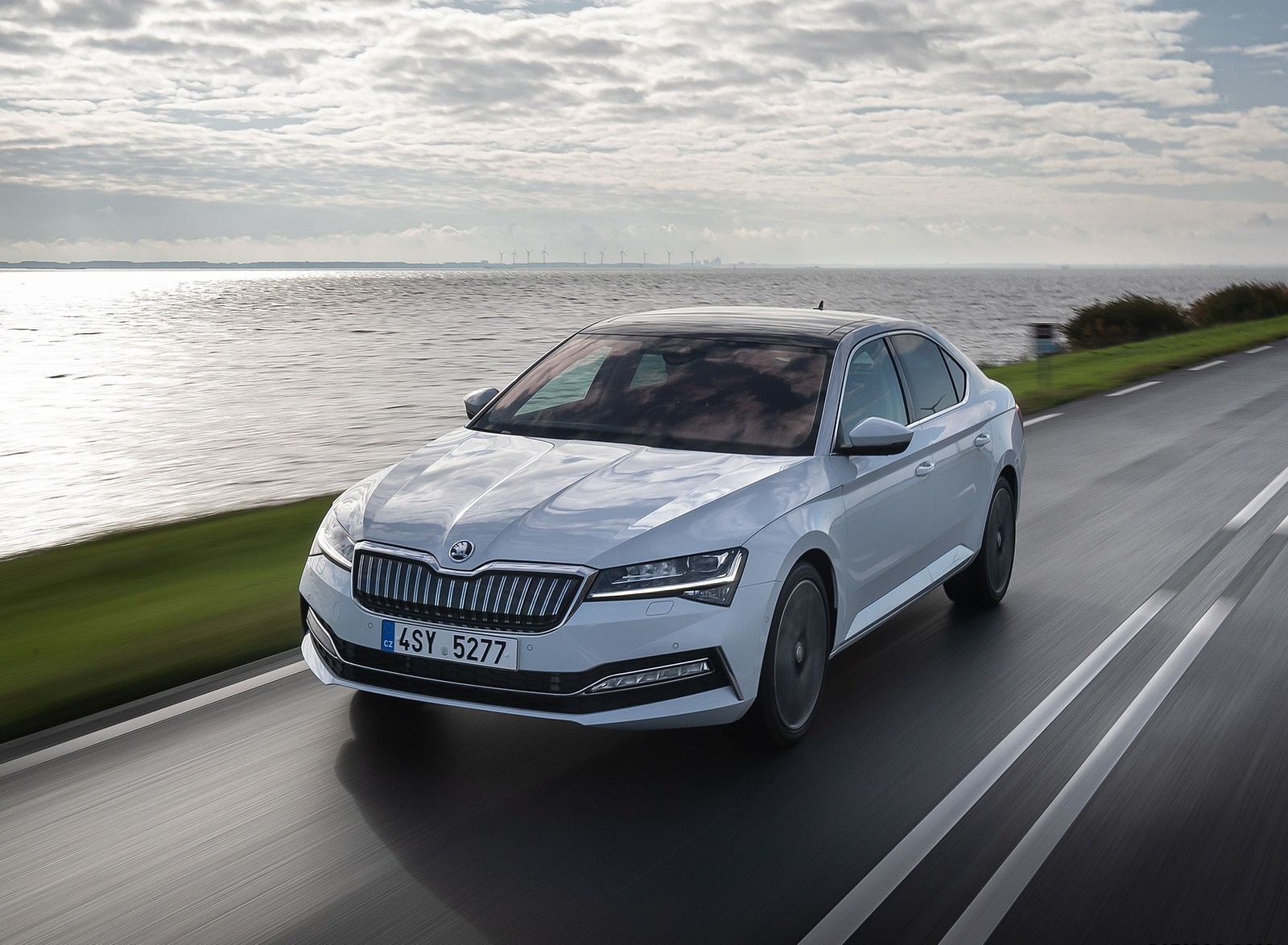 2020 Skoda Superb iV Plug-In Hybrid Front Three-Quarter Wallpapers #1 of 111