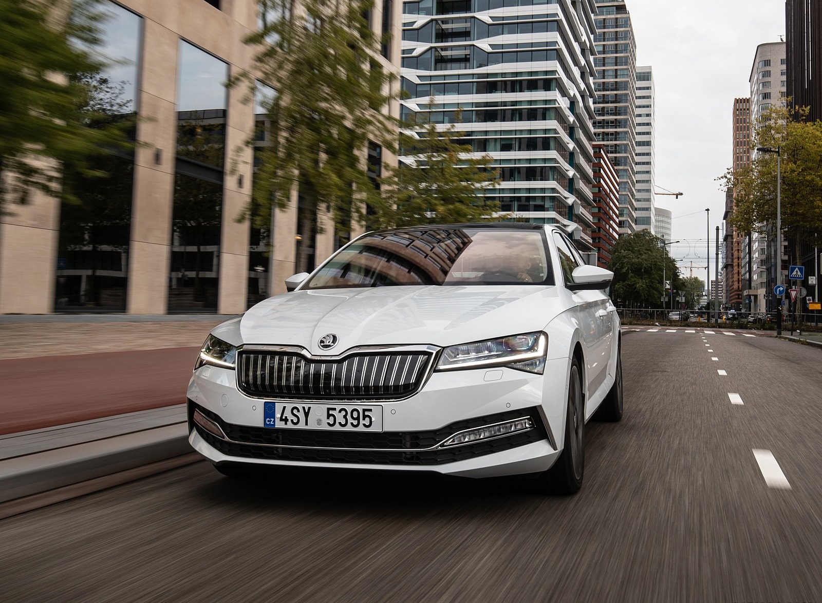 2020 Skoda Superb iV Plug-In Hybrid Front Wallpapers (7)